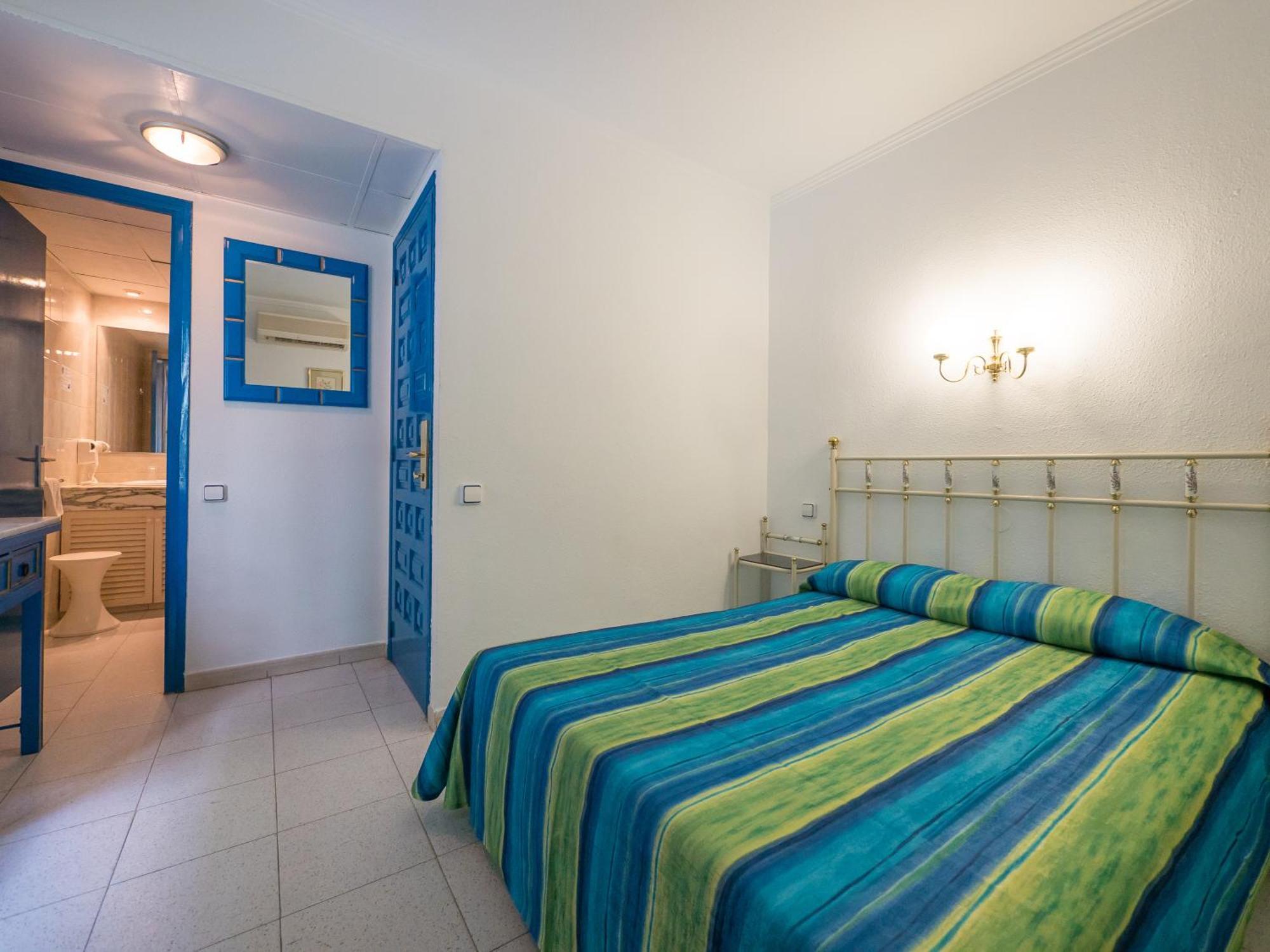 Hotel Checkin Garbí Calella Pokoj fotografie
